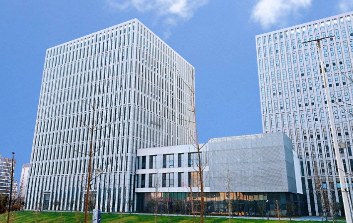矿山破碎机合金钢衬板磨损机理分析及选材建议